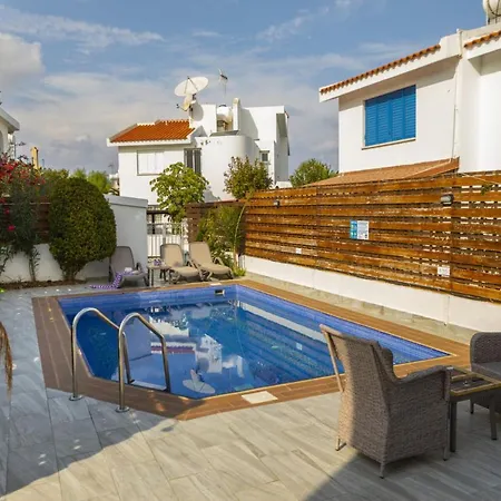 Villa Your Beautiful Holiday Minutes From The Beach, 1492 Protaras