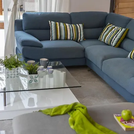 Your Beautiful Holiday Minutes From The Beach, 1492 Villa