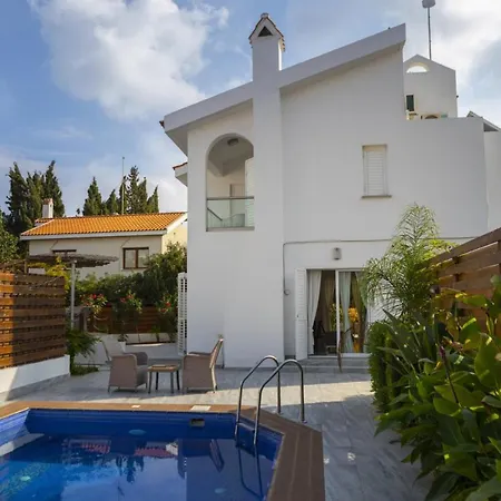 Your Beautiful Holiday Minutes From The Beach, 1492 Βίλα